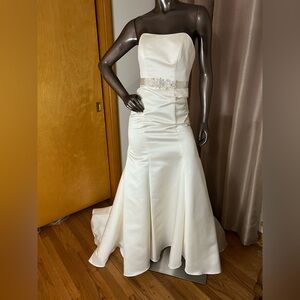 Ivory satin trumpet style WG9871 wedding gown.